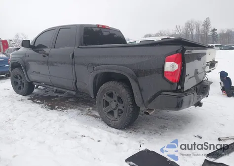 2015 Toyota Tundra Sr5 5.7L V8 z USA, uszkodzony, nr VIN 5TFUW5F18FX474937